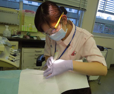 歯科衛生士による専門的な歯のクリーニング